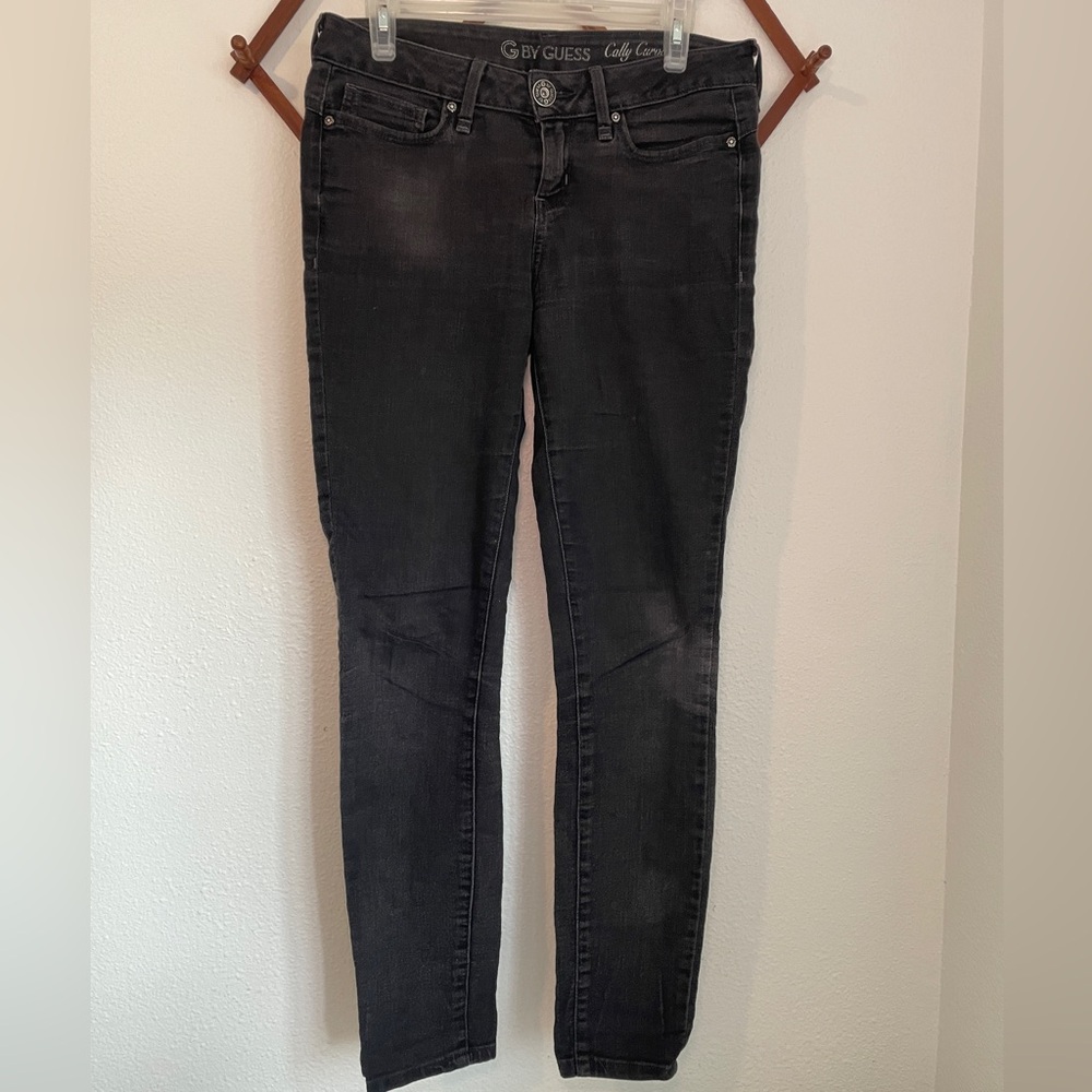 Guess by Cally Curvy Super Skinny Charcoal Jeans Size 28
